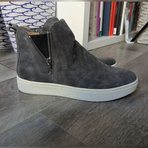 Aqua Sofft Women's Gray Suede Ankle Sneakers - Size 7.5